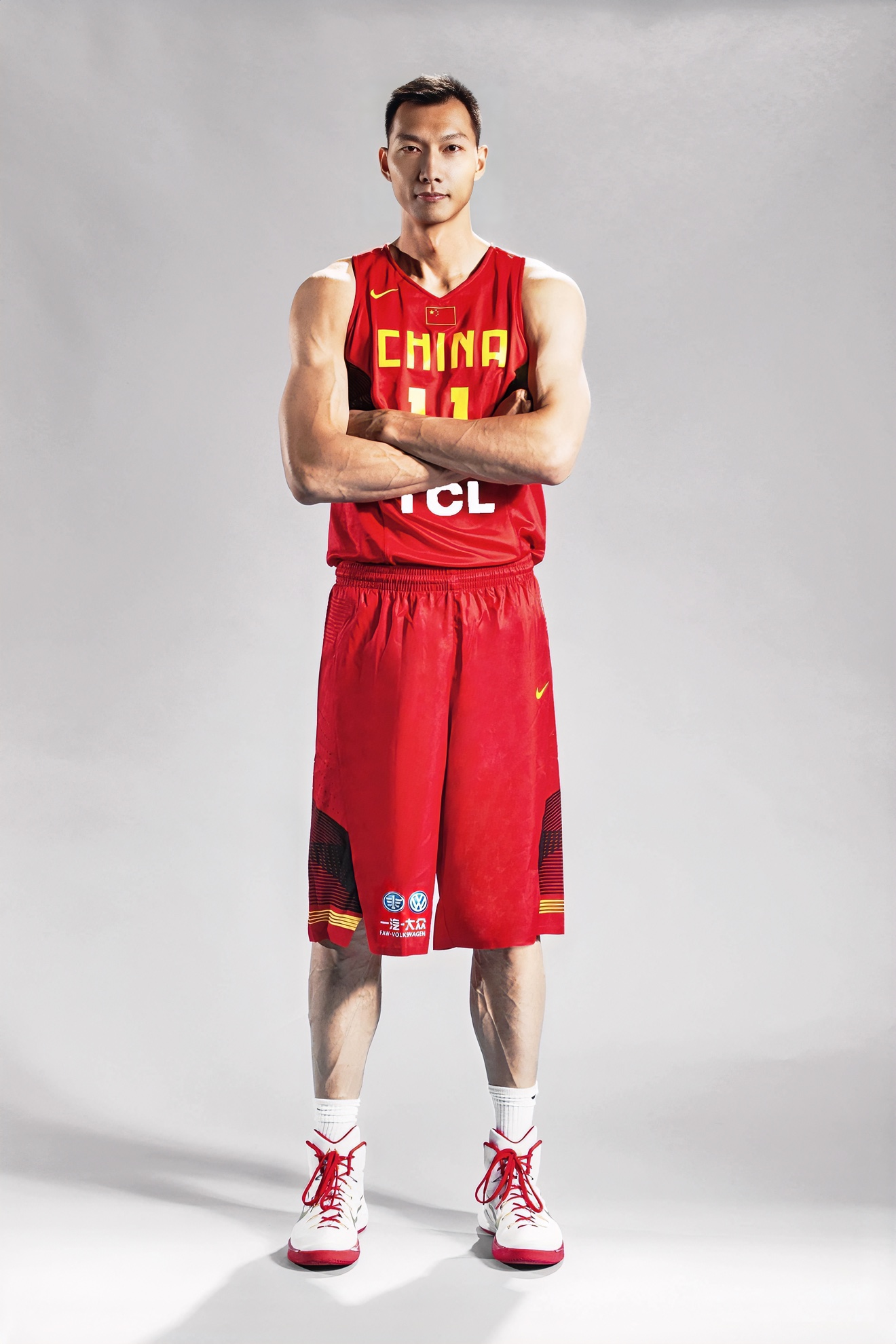 广东体坛十大名将,涵盖足球篮球乒乓球: 一,易建联,广东鹤山人,篮球