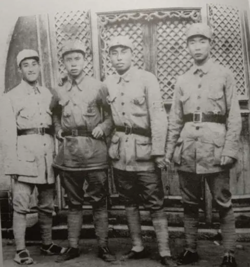 师长变副师长不认怂!刘转连苇子沟雪耻,黑山阻击战打服廖耀湘!