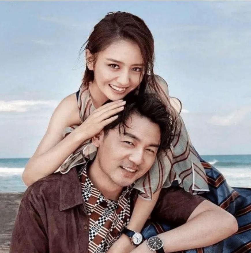 2014年,陈思成和佟丽娅结婚,大婚之日,雷佳音去了,陈思诚母亲特地找到