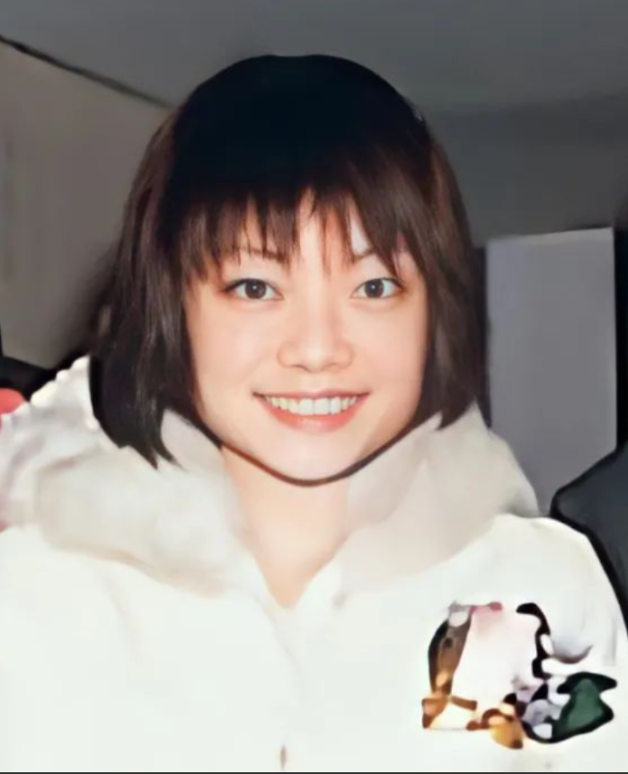 8年婚姻,让伍智恒做了10次肠胃切除手术,暴瘦到44斤后,被扫地出门