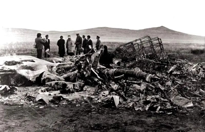 :老人说在这片荒郊野岭,一到晚上就有恶魔出现