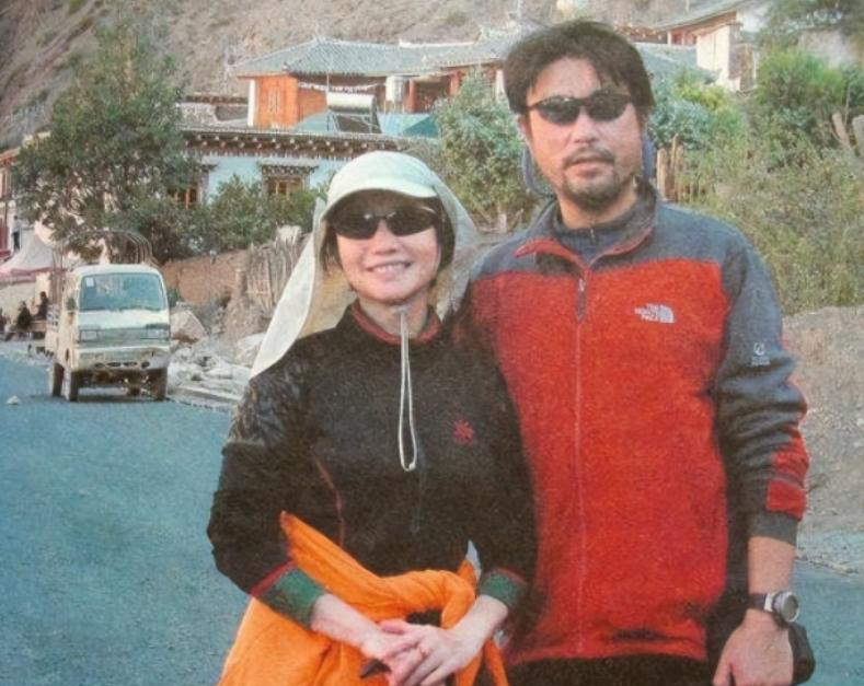 64 岁徐俐晒北京小院,和二婚丈夫住农村平房,院子大得能跑步