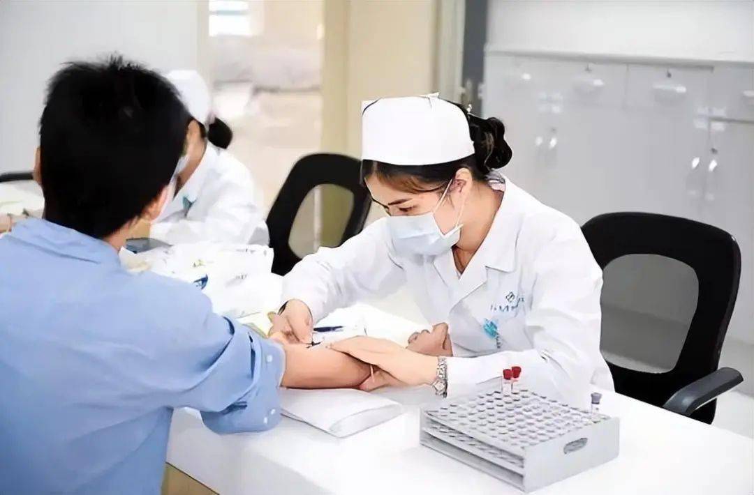 为什么有的人频发脑梗?医生:这几种食物别再吃,或许损害脑血管