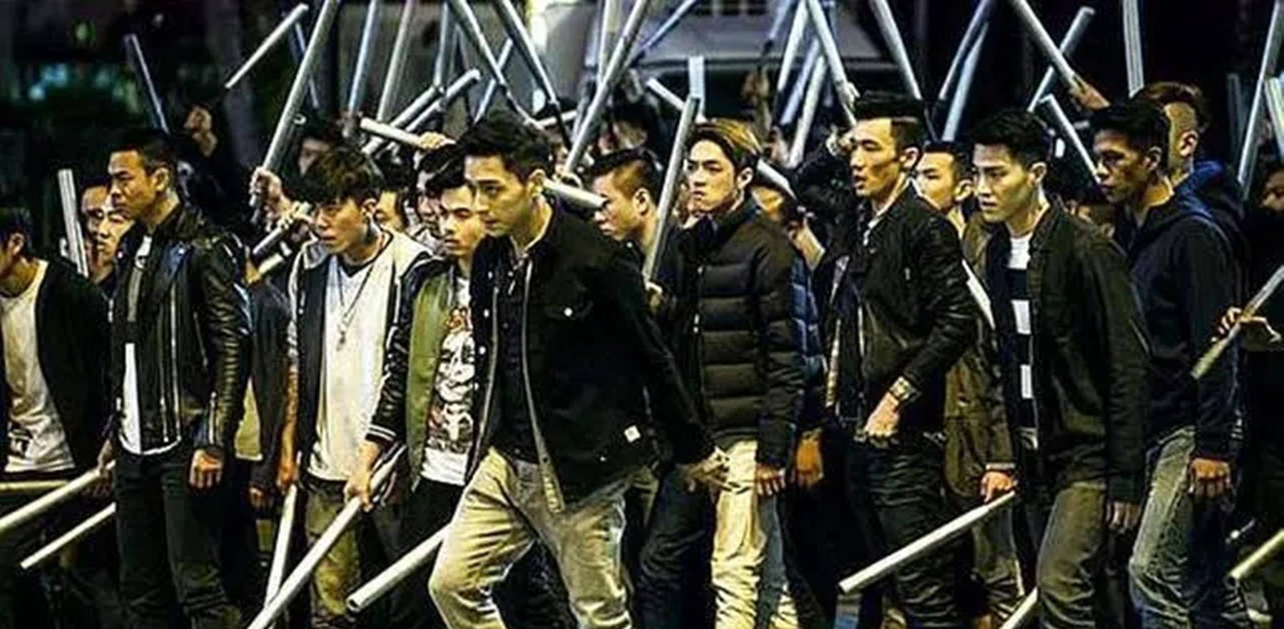 江湖故事:聂磊潍坊开夜总会,被地头蛇封杀,加代带领200兄弟到场