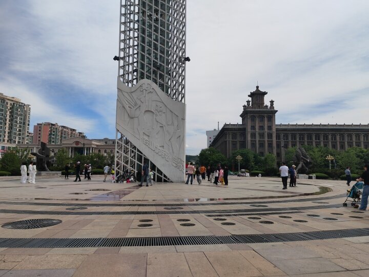 广场散步赏景愉悦身心