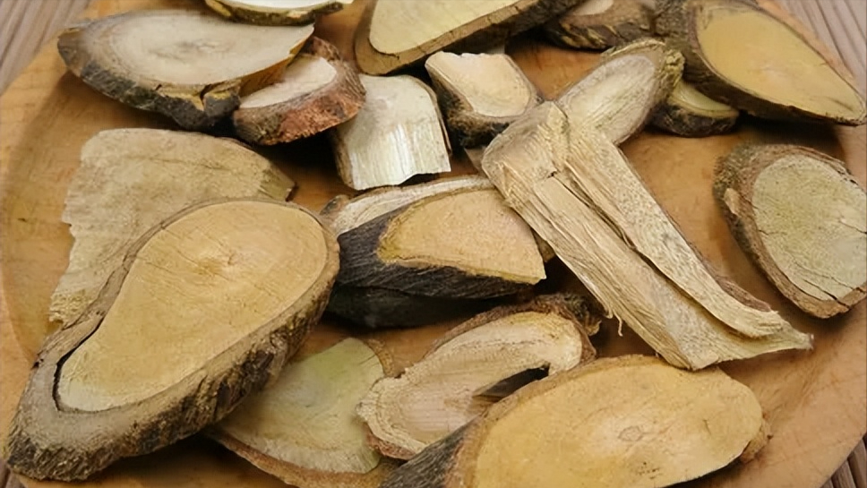 那么今天,继续给大家分享,讲一味中药,浑身长满刺