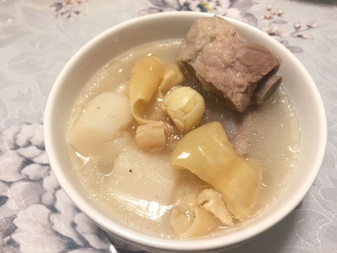 花胶排骨汤:记住这些步骤,煮出养生滋补靓汤