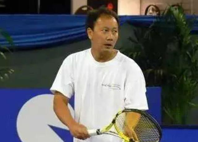 50岁张德培近况:头发稀疏似罗京,与央视女主持结婚,今已显老态