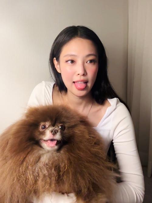 jennie 直播惊现新男友?外网热议:这画面太刺激了!