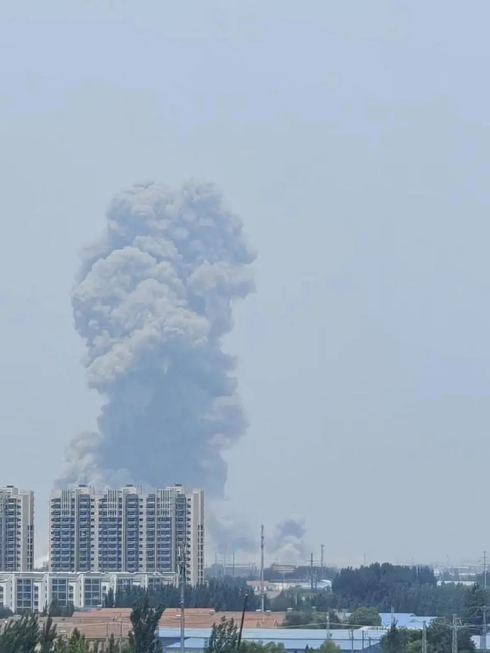 山东高密多家医院接收爆炸事故伤者 2025年5月27日,山东潍坊高密市友