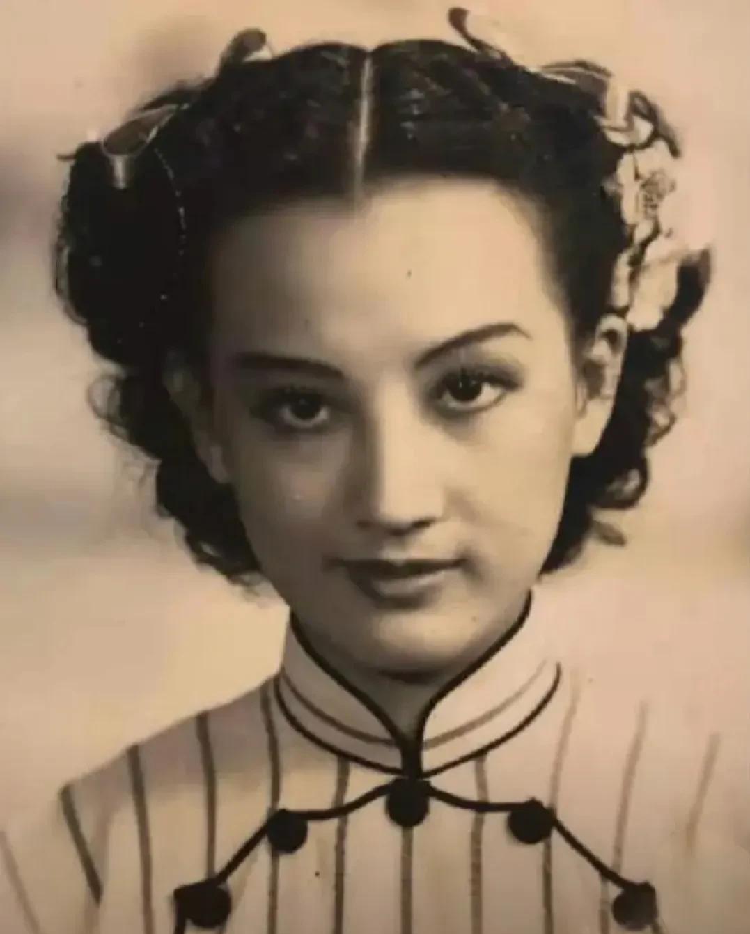 "夜上海"周璇罕见真实组照,37岁疯癫离世,死后照片竟卖218万