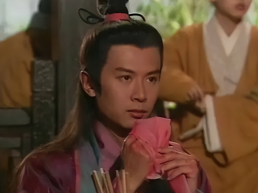 何宝生:香港昔日演员主动舍家产出家,除钱外别无所有