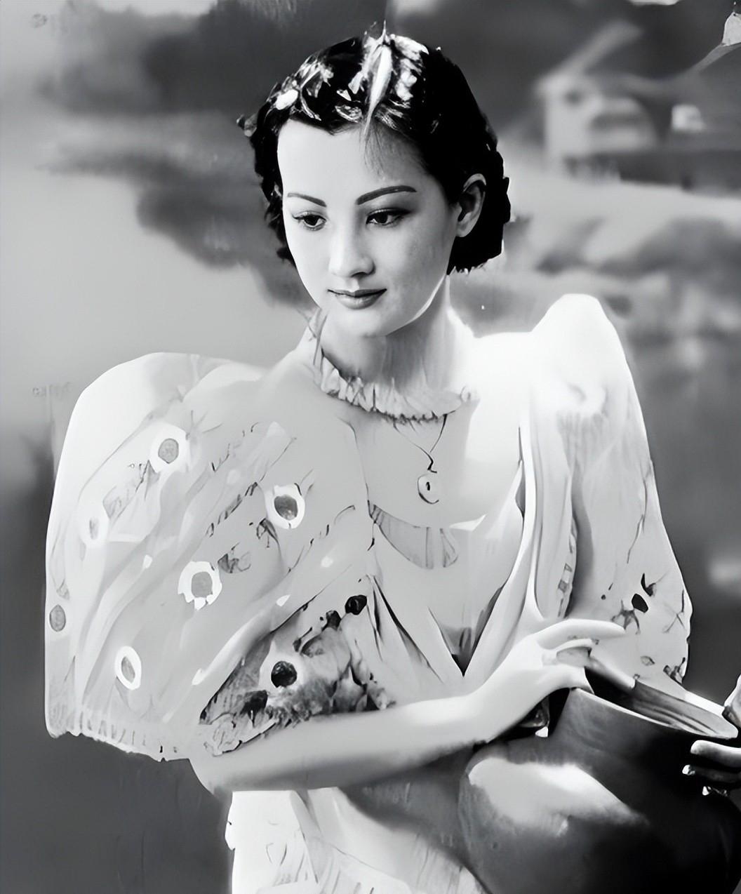 "夜上海"周璇罕见真实组照,37岁疯癫离世,死后照片竟卖218万