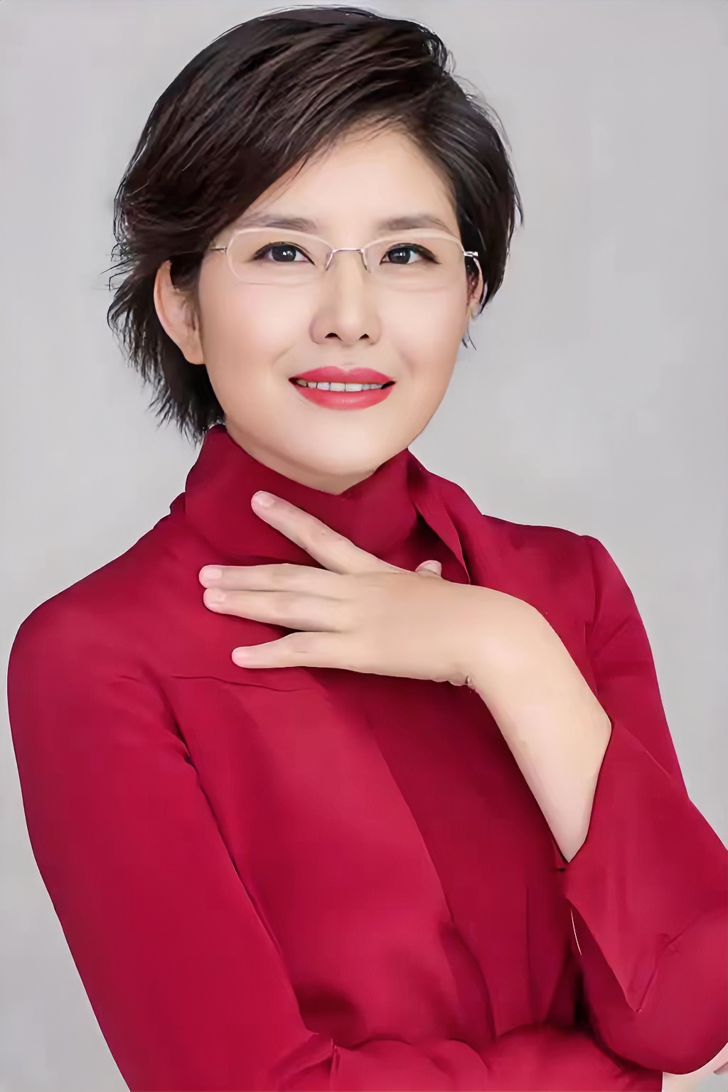 女主持人王宁的十大简历要点: 一,出生时间:1980年8月25日出生
