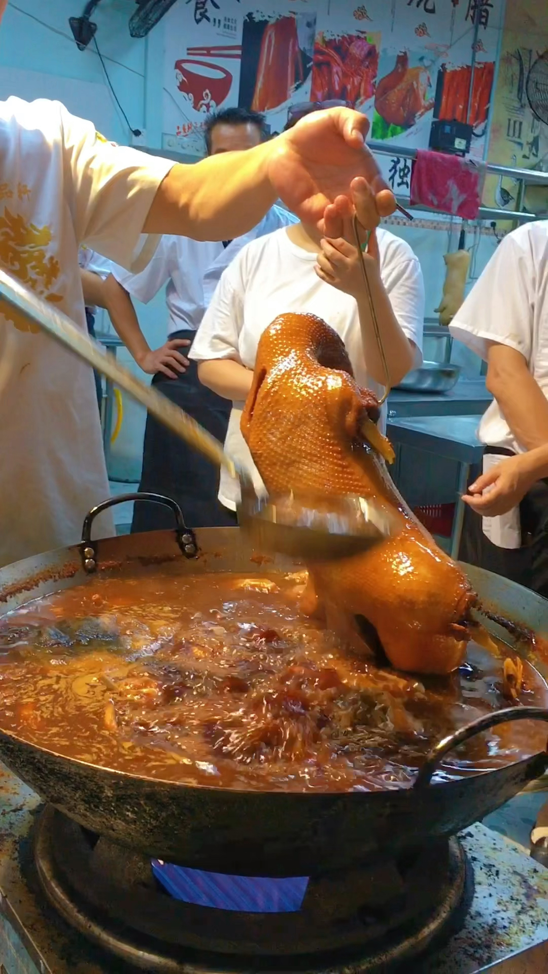 潮州卤鹅是卤菜中的天花板,即祛除肉的腥味,又体现食材的肉香味!