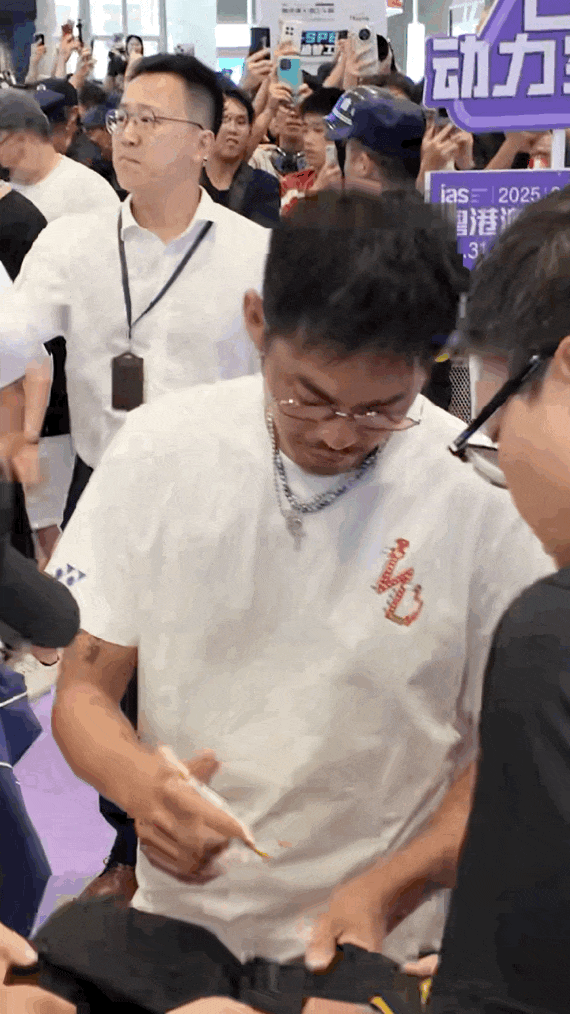 知名男星现身!深圳这里挤爆了!-有驾 知名男星现身!深圳这里挤爆了!-有驾