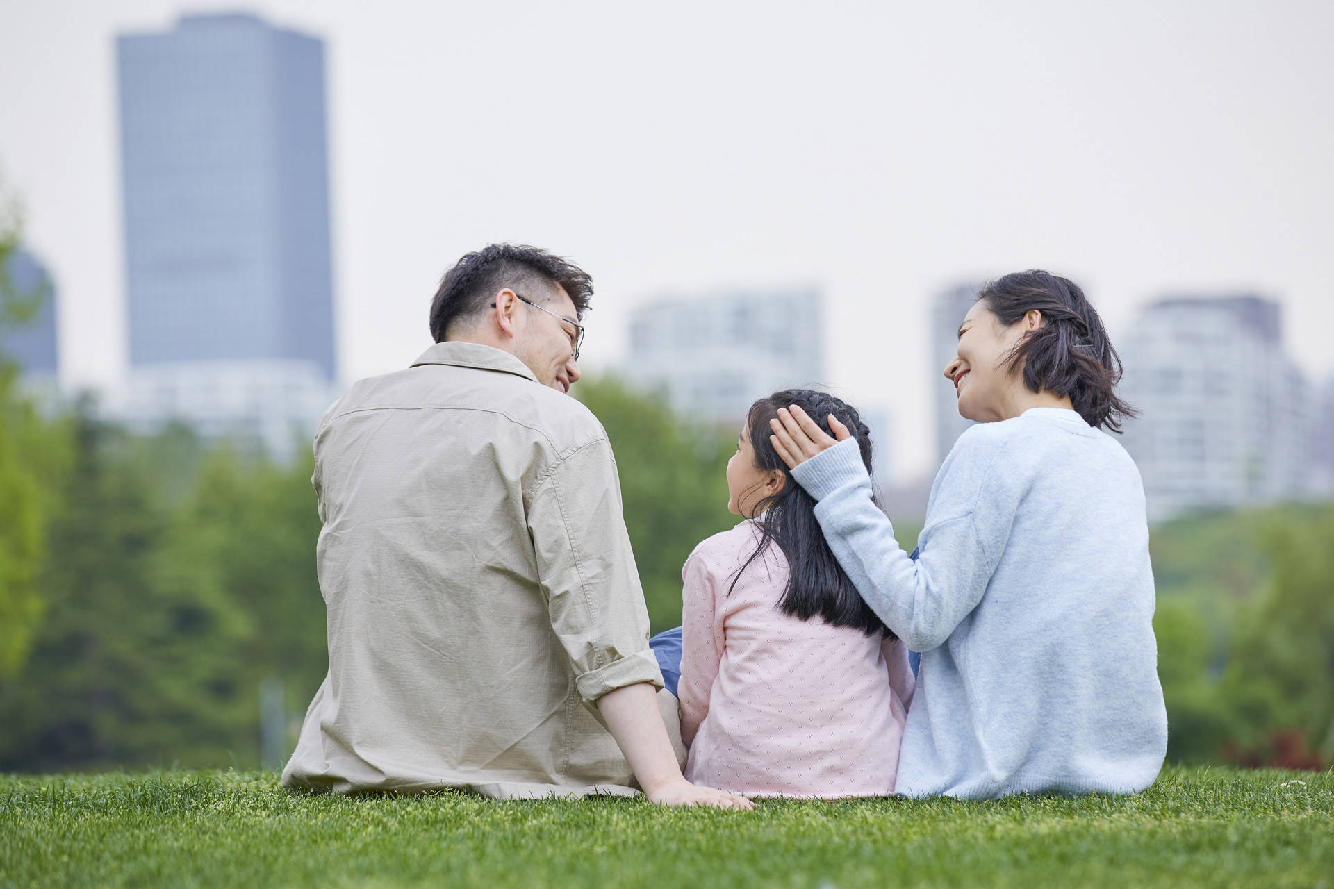 月薪3万撑不起幼儿园的一天:六一花钱买节目揭开中产家长的痛