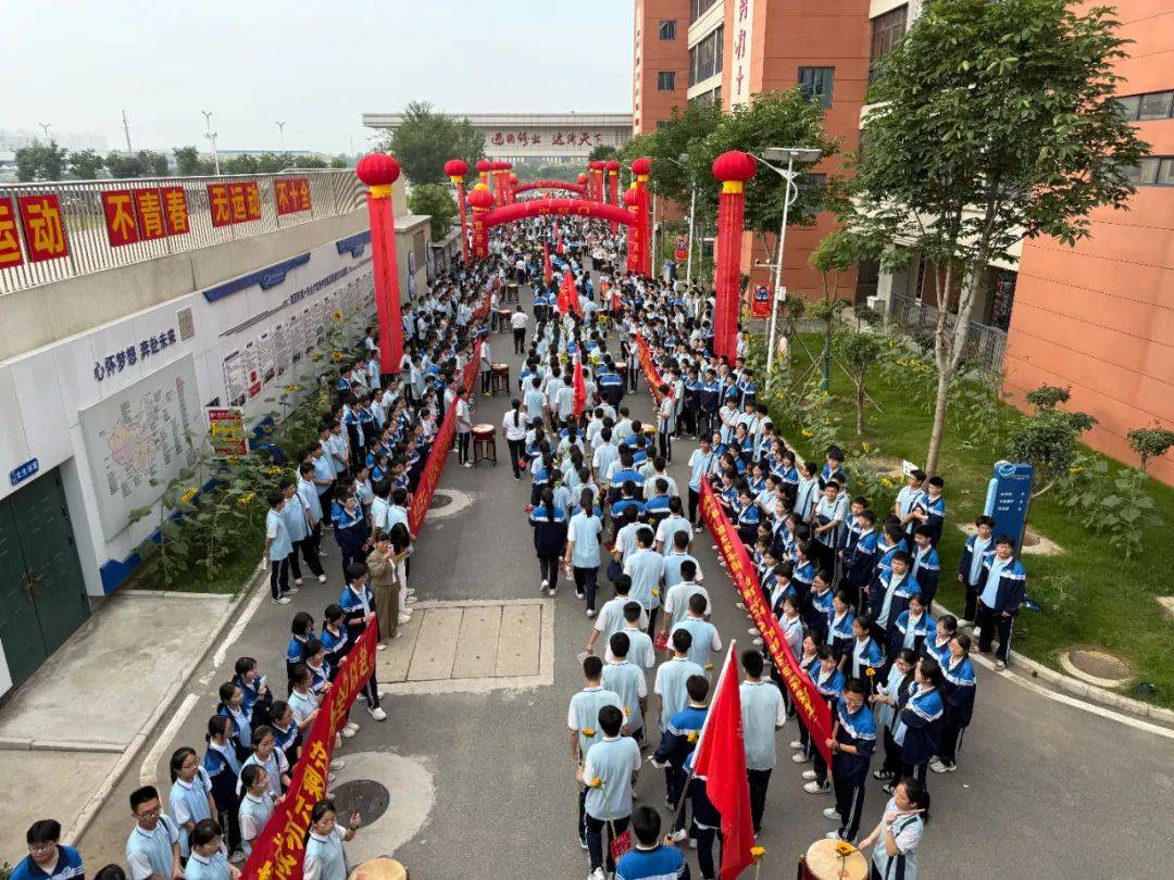 高考加油!南阳市第十完全学校高中部祝福高三学子一举夺魁