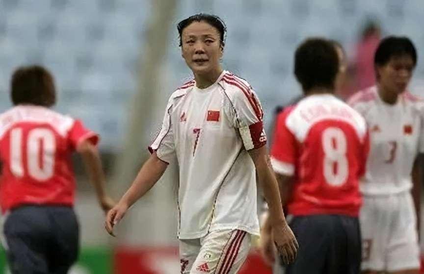 前女足国脚张欧影在美国去世:临终前,老公为其穿上7号球衣