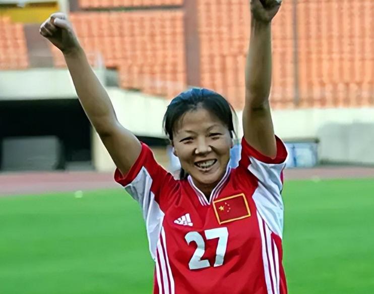 前女足国脚张欧影在美国去世:临终前,老公为其穿上7号球衣