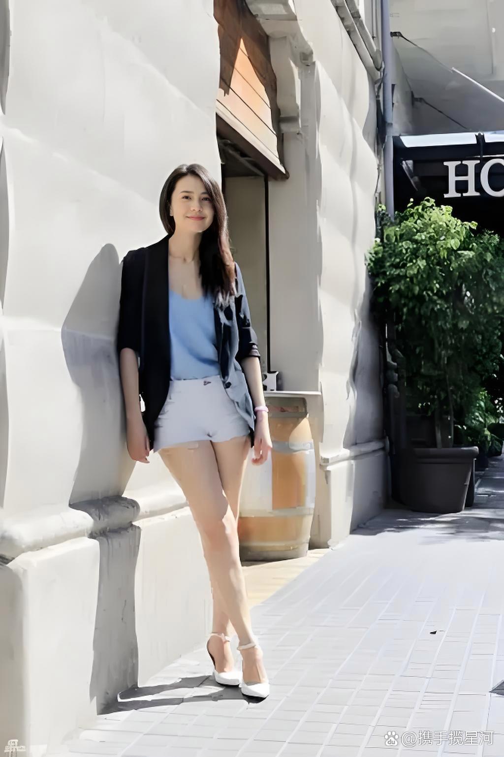 高圆圆性感紧身牛仔裤穿搭,真正的绝世美女,值得拥有!