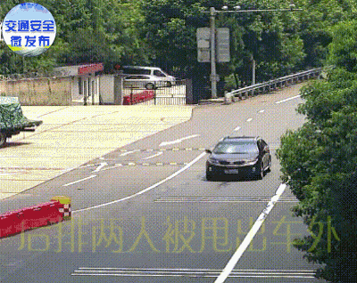 「安全带=生命带」幸亏系了安全带,车辆侧翻人无恙-有驾 「安全带=生命带」幸亏系了安全带,车辆侧翻人无恙-有驾