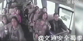 「安全带=生命带」幸亏系了安全带,车辆侧翻人无恙-有驾 「安全带=生命带」幸亏系了安全带,车辆侧翻人无恙-有驾