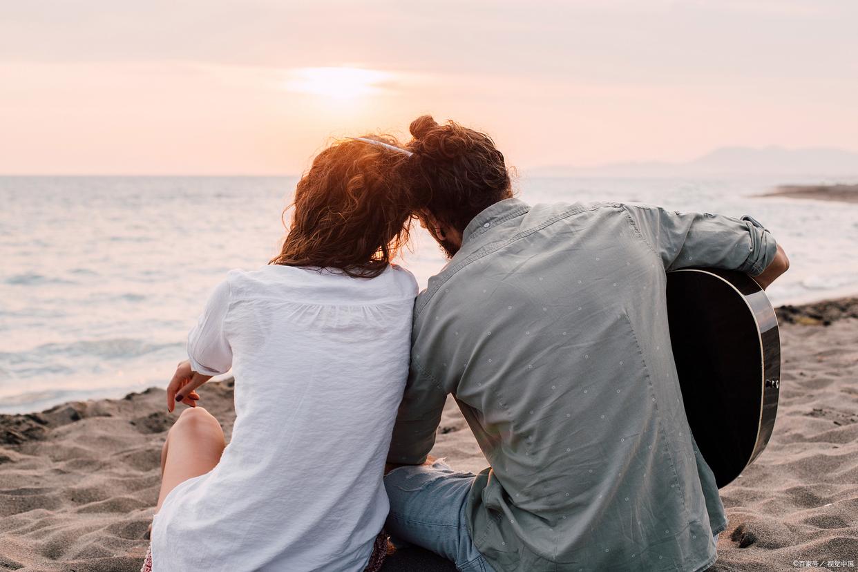 男女之间暧昧的关系,往往出现在这6个身体语言里,你中了几个?