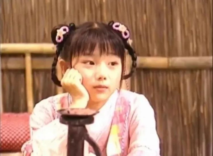 回顾"小鸽子"胡雅斯:6岁出道,13岁彻底隐退,31岁剃度出家