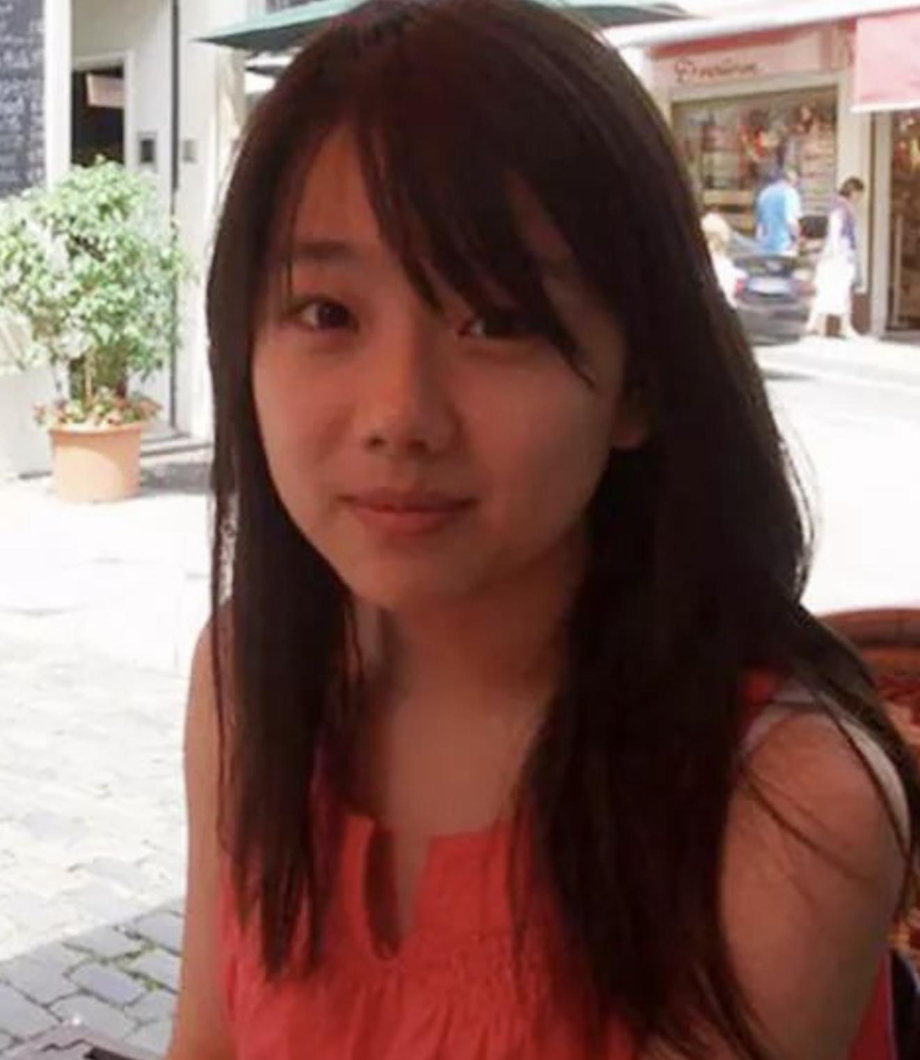 回顾"小鸽子"胡雅斯:6岁出道,13岁彻底隐退,31岁剃度出家