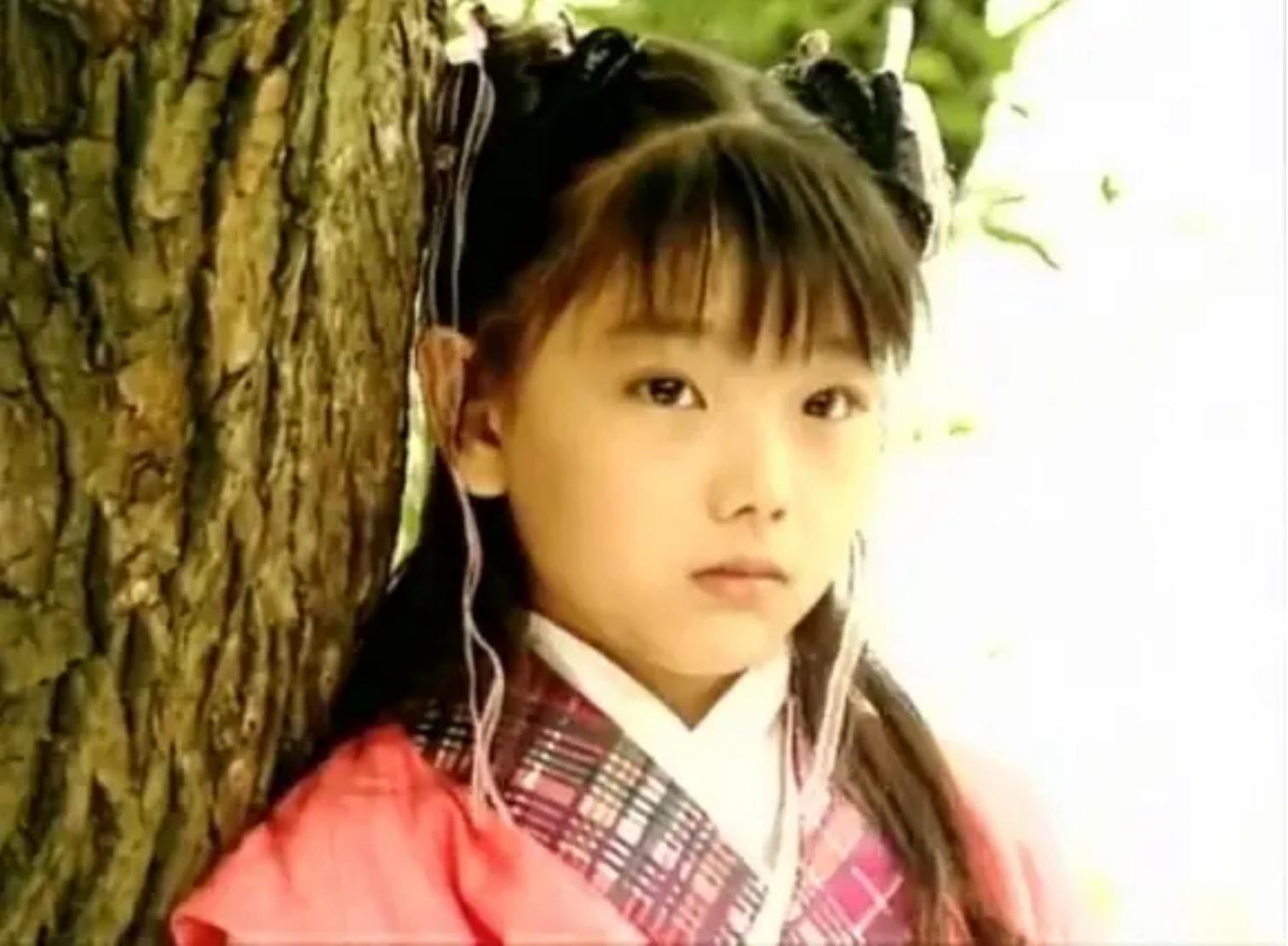 回顾"小鸽子"胡雅斯:6岁出道,13岁彻底隐退,31岁剃度出家