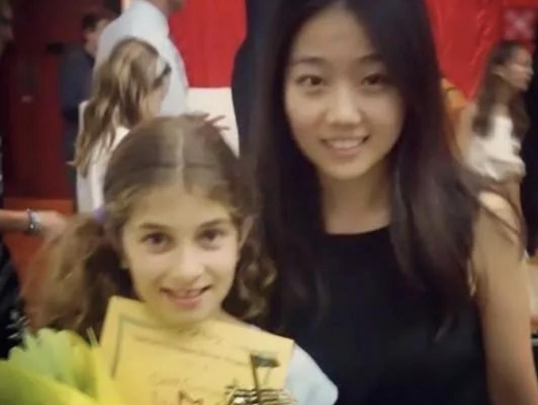 回顾"小鸽子"胡雅斯:6岁出道,13岁彻底隐退,31岁剃度出家