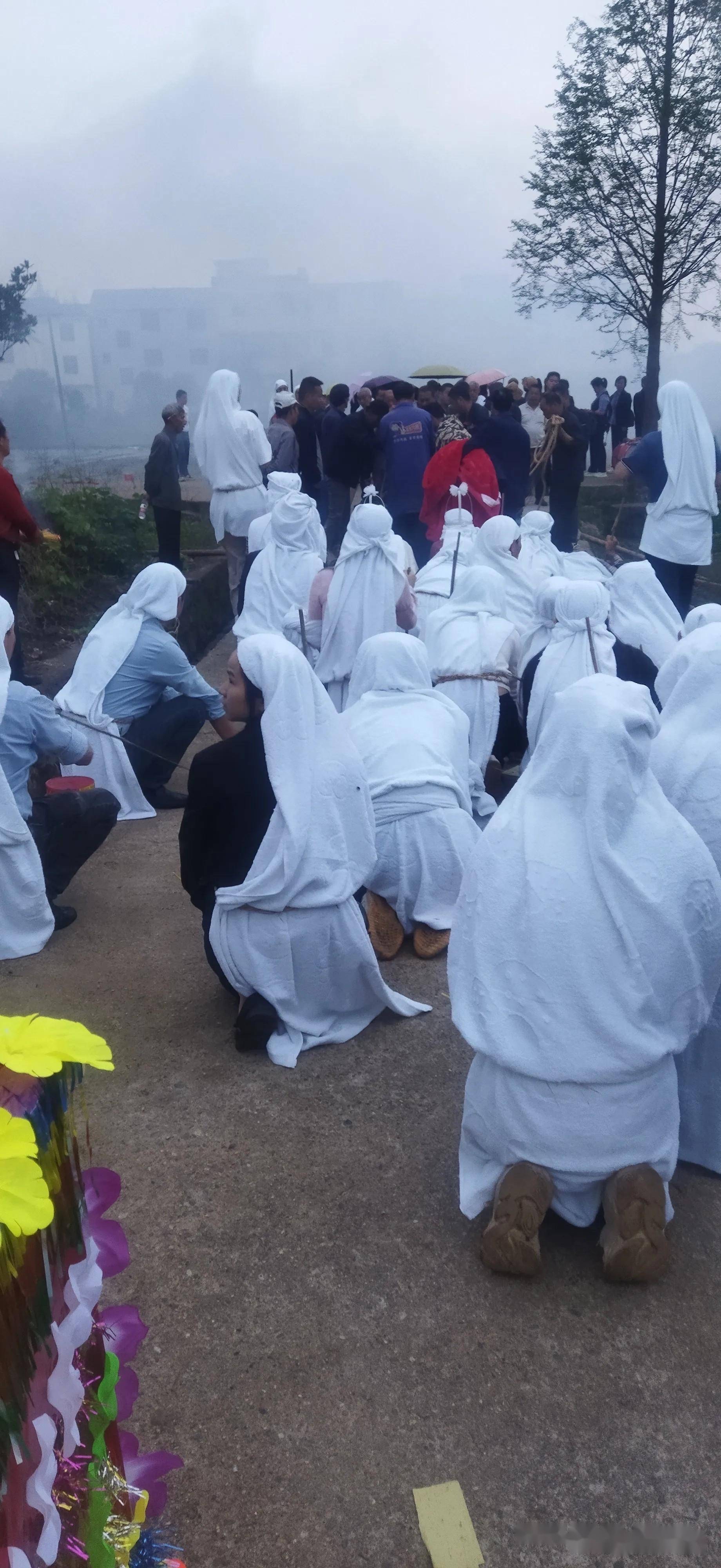 85年台湾老兵临终说出大陆有妻儿,女儿跨岸寻亲,看到哥哥后愣住了