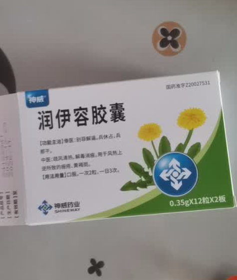 我从高中就开始冒痘狂长,好几年了还留下了一堆