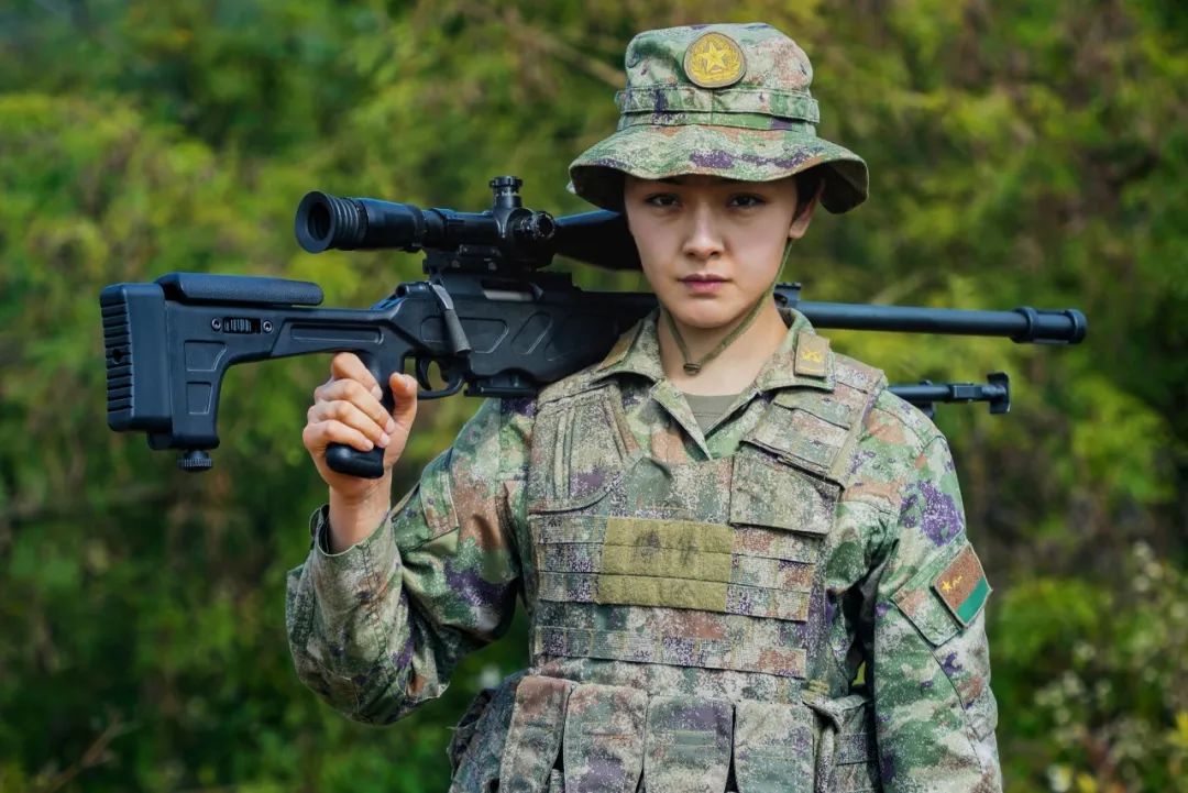 中国军人:追光女兵,破茧成蝶!