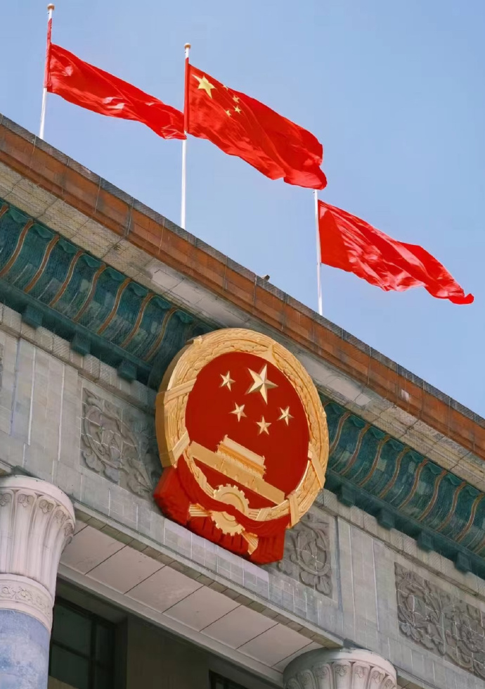 从10万美元签证费到免雇主担保:中美签证政策如何塑造