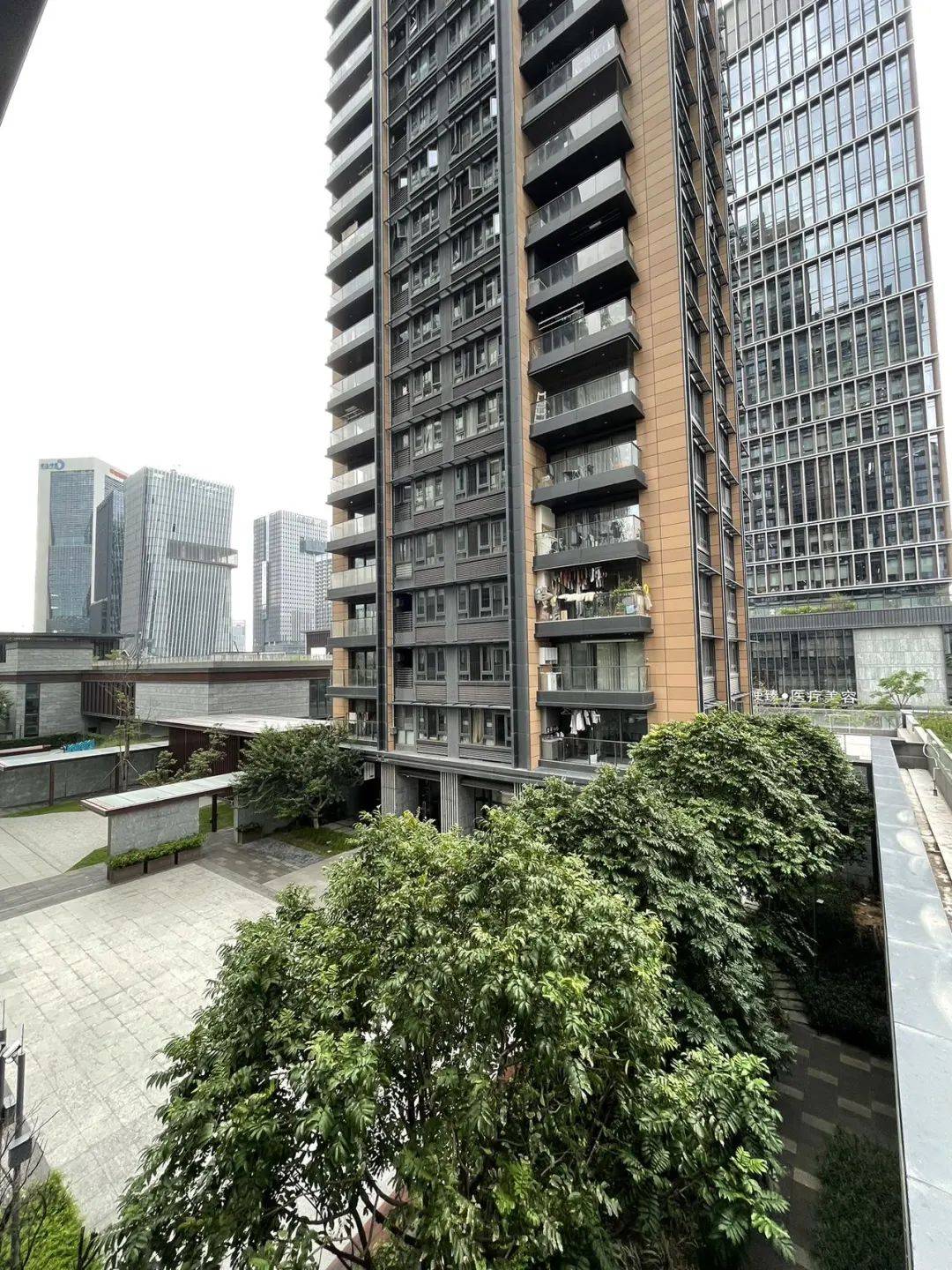 颐湾府售楼处电话400