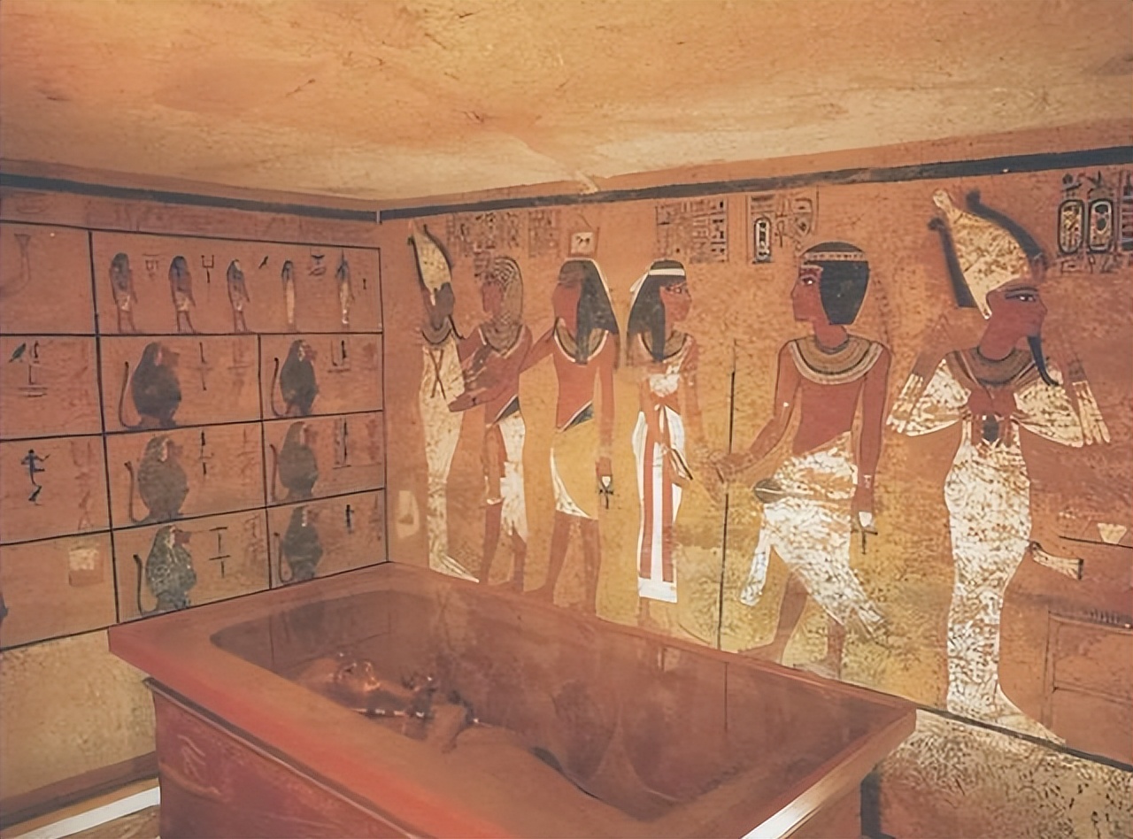 1922年埃及法老王陵墓被打开,出土黄金匕首,专家:不是地球产物