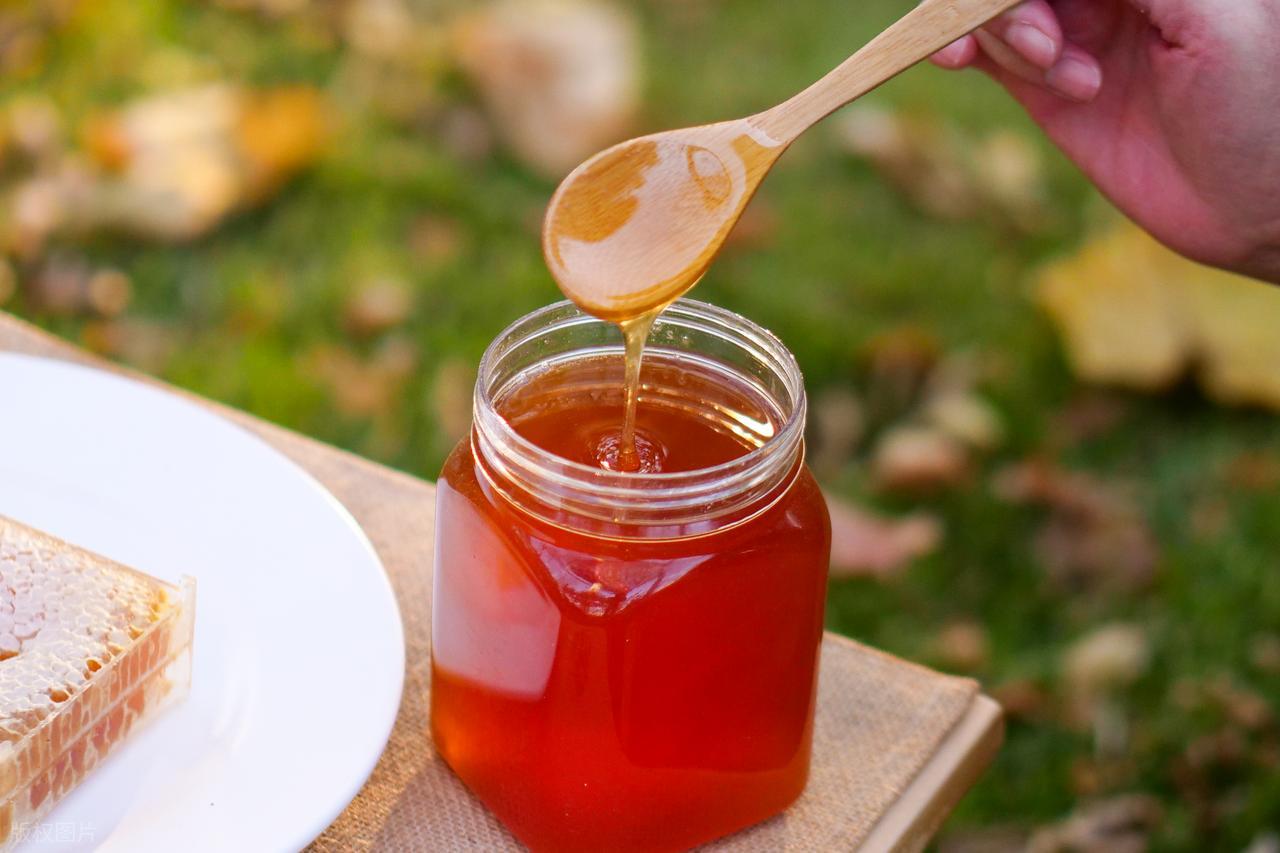 吃蜂蜜百科(吃蜂蜜有什么作用,怎么吃)