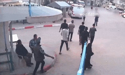 第一次，這么清晰看到人“炸飛了”，大街上遇到爆炸，如何躲避？（動圖）