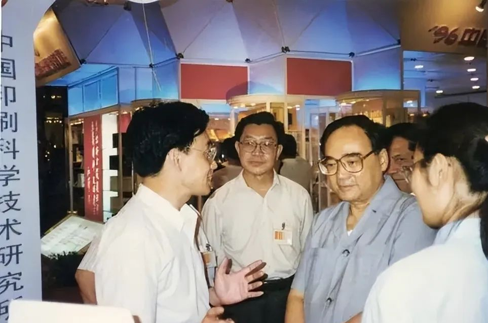 丁关根同志的简历