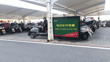 火光冲天!10余辆车烧成废铁,安迪防火耐火安全隔板守护安全!-有驾 火光冲天!10余辆车烧成废铁,安迪防火耐火安全隔板守护安全!-有驾