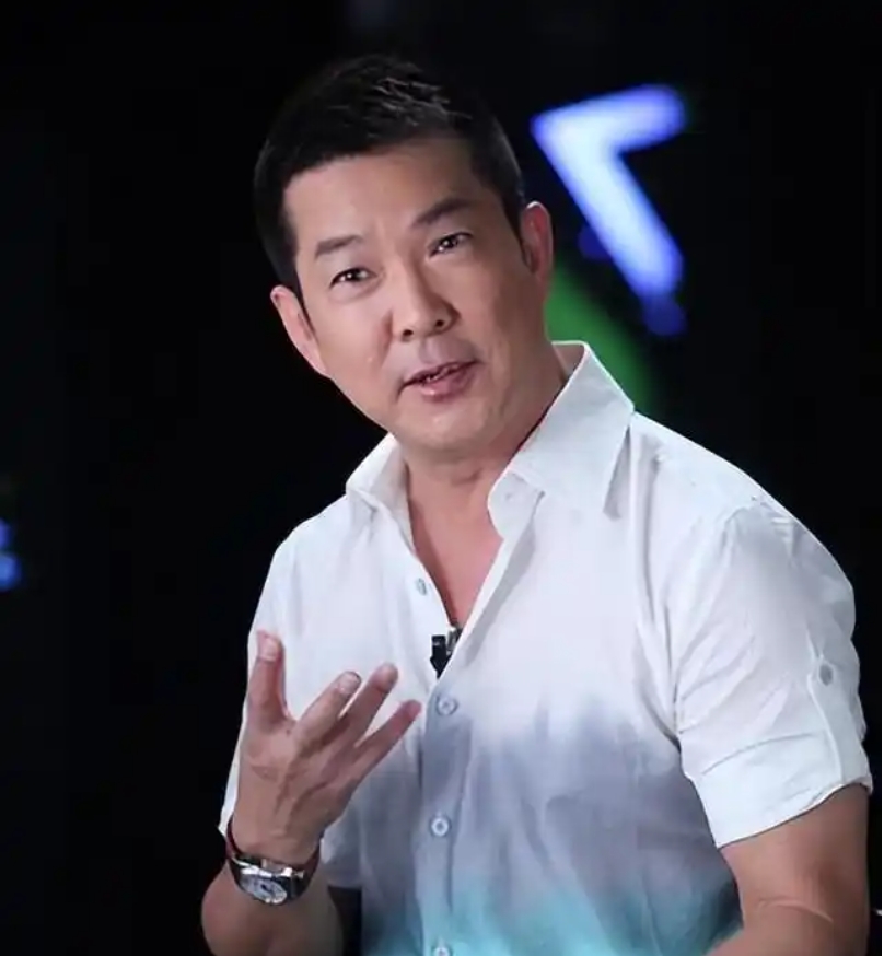 元彪,成龙和洪金宝被称为当时香港功夫电影铁三角 2,洪金宝是元彪的