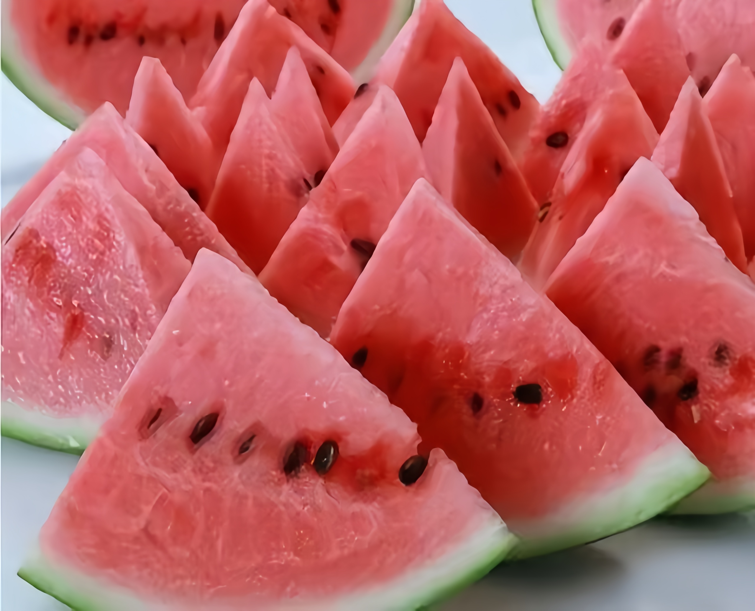 一到夏天,很多人都觉得空调房是最好的避暑天堂,吃冰西瓜,喝冷饮成了