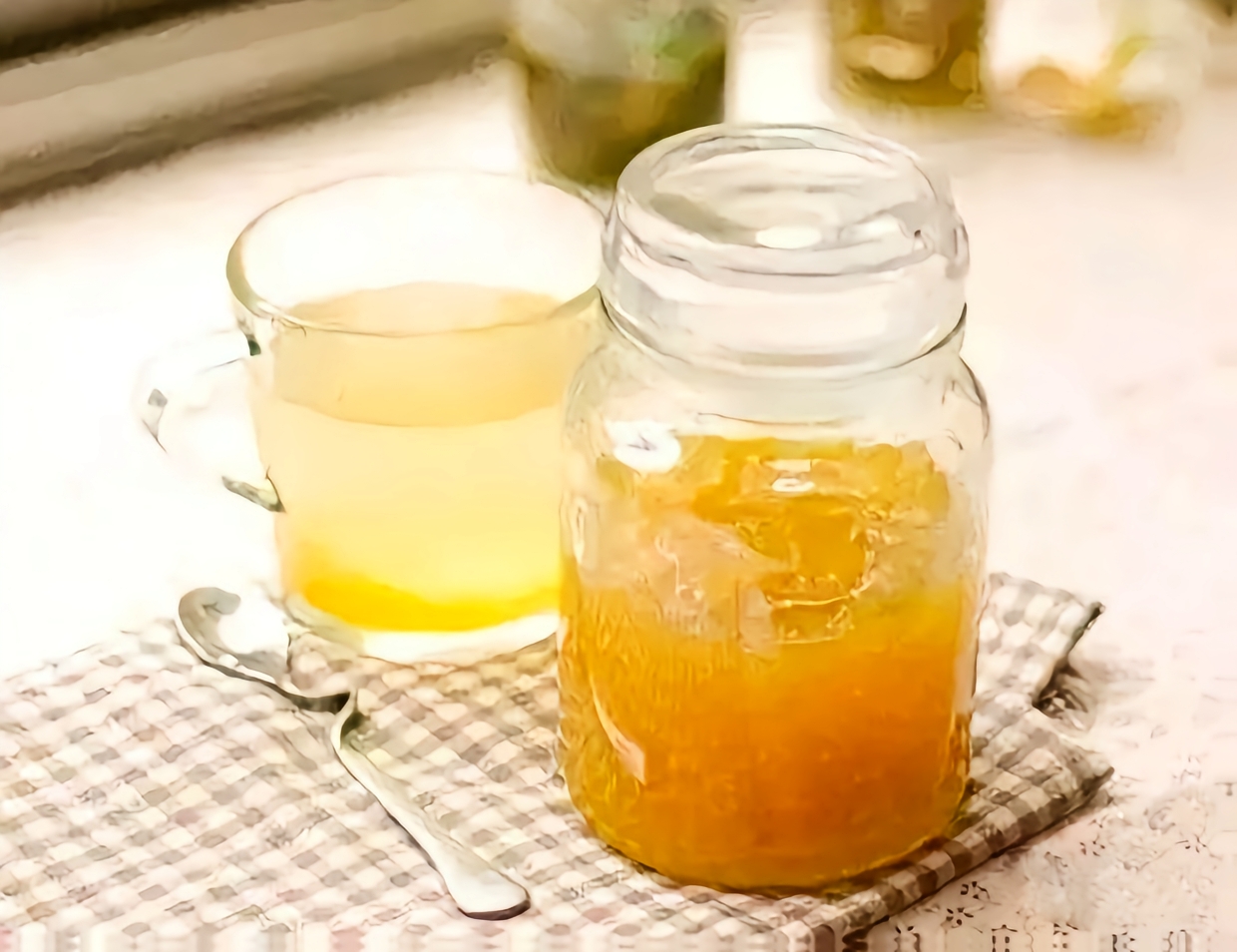 香油加蜂蜜治什么(香油和蜂蜜混合的功效治便秘的比例)