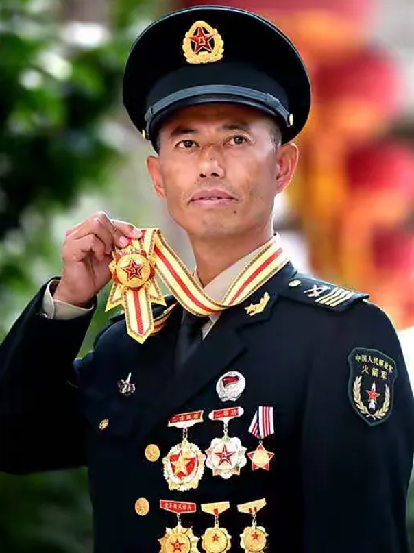 2016年,火箭军进行导弹发射实战演习,一枚导弹正要发