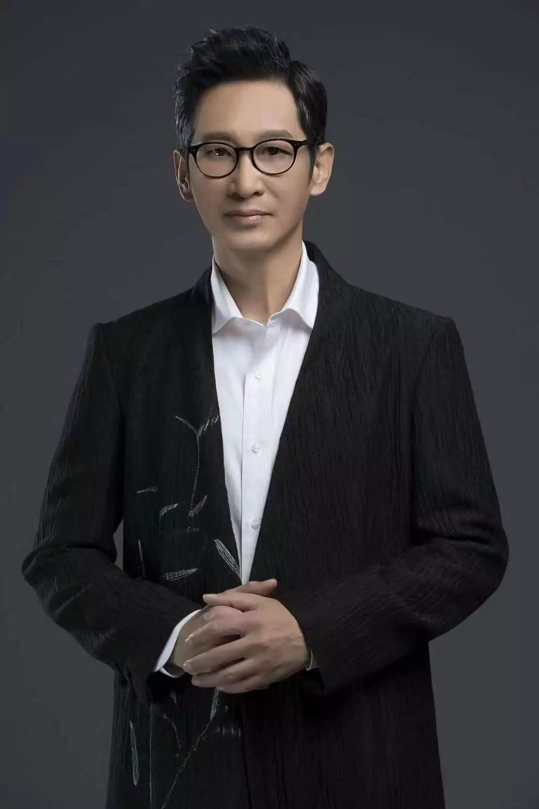 演员王劲松:出身贫寒,却当了明星,因演技好被封神