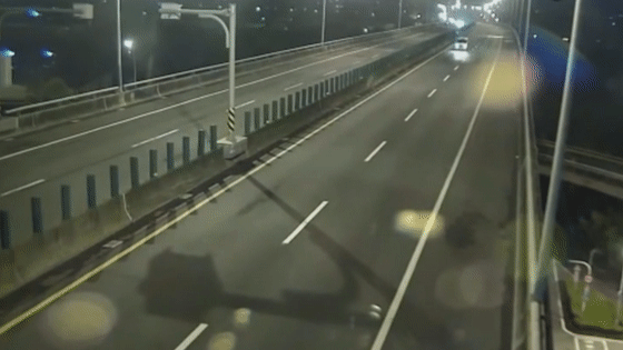 「五大曝光」小车深夜逆行高速路,司机:“人懵了”-有驾 「五大曝光」小车深夜逆行高速路,司机:“人懵了”-有驾