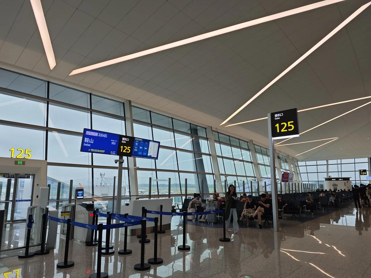 因为我今年频繁去成都,到盘锦最方便的飞机就是上午8点15的从成都到