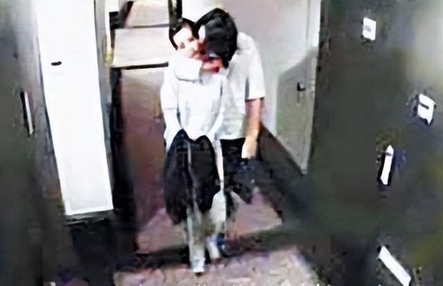 朱孝天没想到,21年前和自己在酒店激吻的李冰冰,走了一条上坡路